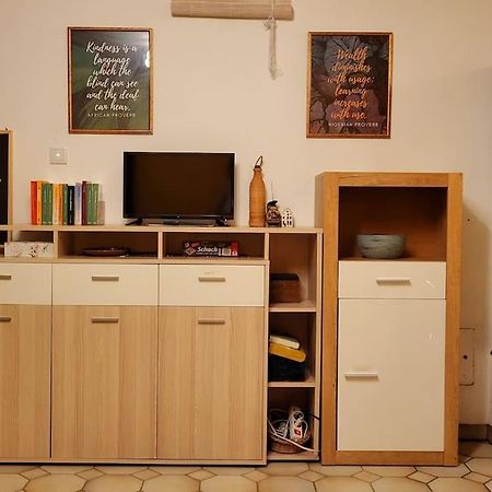 Colourful 2.5 Bedroom With Large Balcony & Garden. Prinzersdorf Luaran gambar