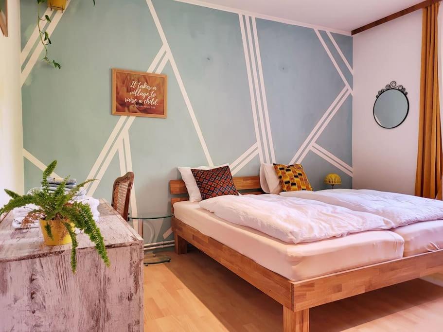 Colourful 2.5 Bedroom With Large Balcony & Garden. Prinzersdorf Luaran gambar