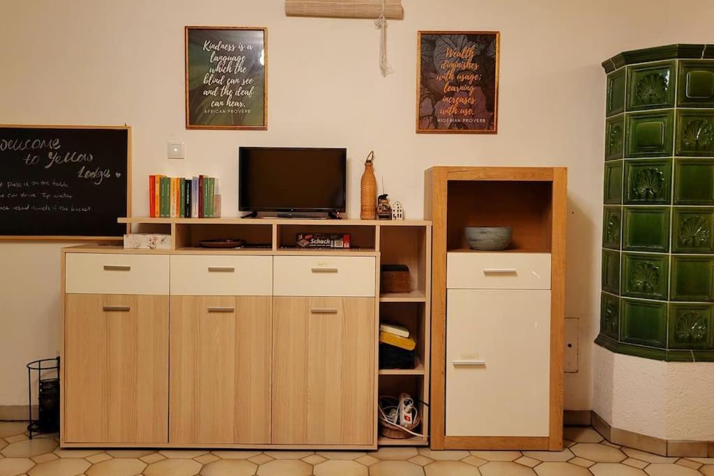 Colourful 2.5 Bedroom With Large Balcony & Garden. Prinzersdorf Luaran gambar