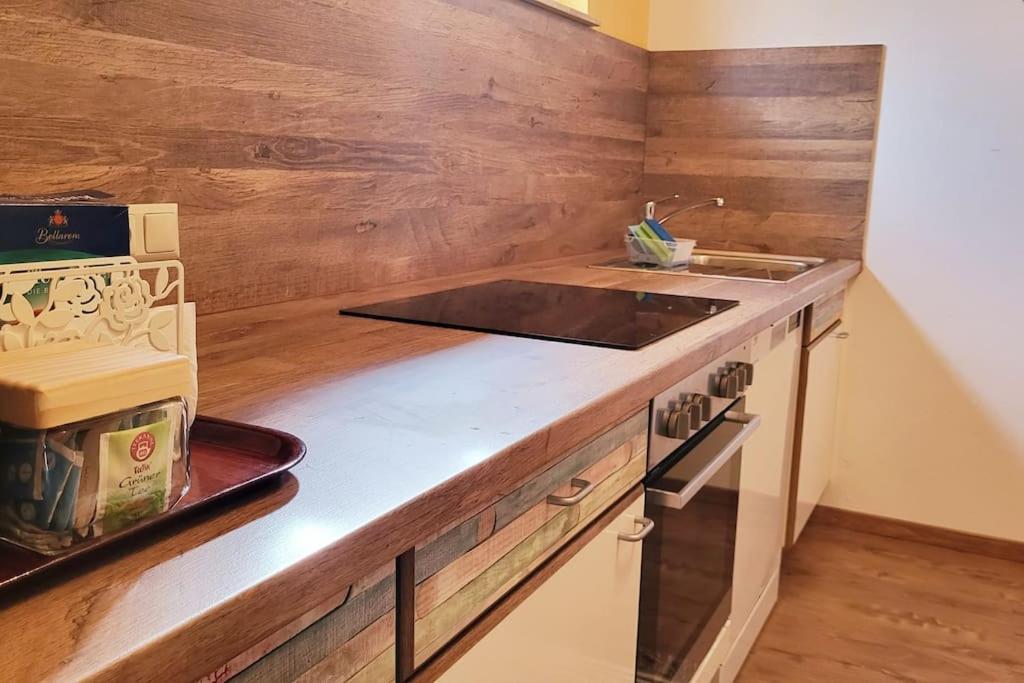 Colourful 2.5 Bedroom With Large Balcony & Garden. Prinzersdorf Luaran gambar
