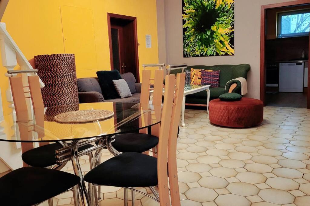 Colourful 2.5 Bedroom With Large Balcony & Garden. Prinzersdorf Luaran gambar