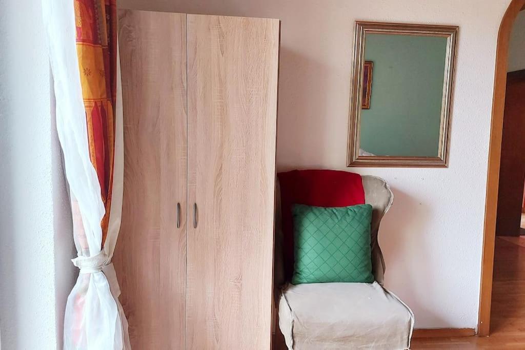Colourful 2.5 Bedroom With Large Balcony & Garden. Prinzersdorf Luaran gambar