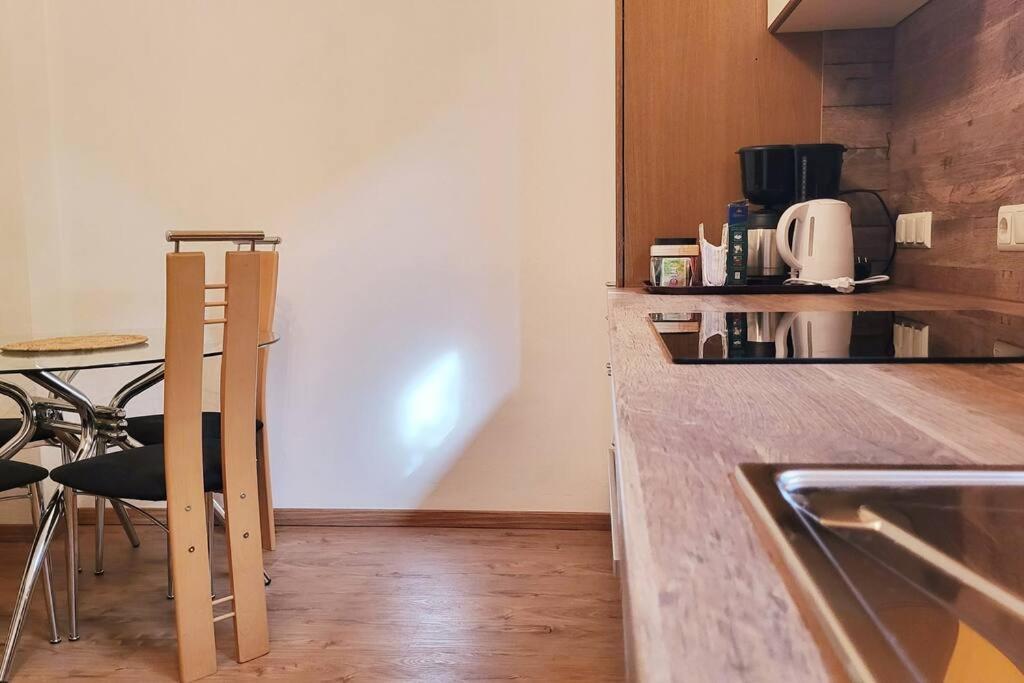 Colourful 2.5 Bedroom With Large Balcony & Garden. Prinzersdorf Luaran gambar