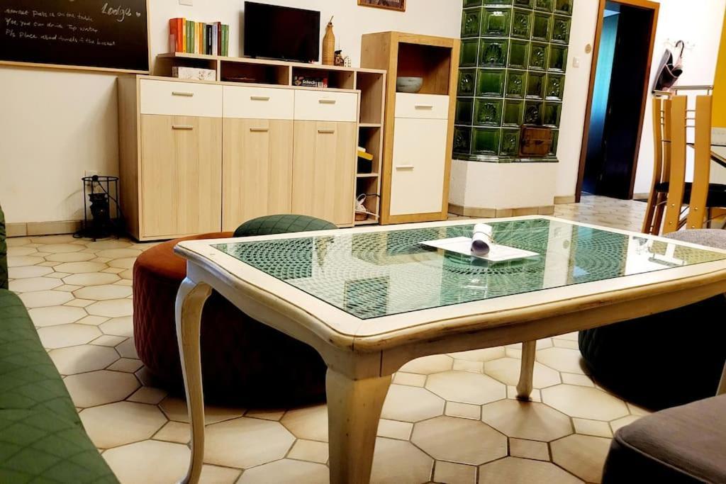 Colourful 2.5 Bedroom With Large Balcony & Garden. Prinzersdorf Luaran gambar